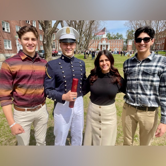 Meet your Posher, Mireille - Picture 1 of 3